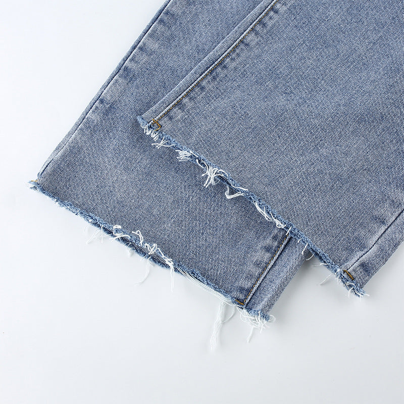 Jean taille haute délavé bleu clair avec chaîne