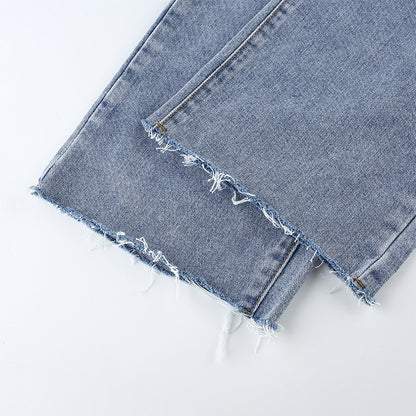 Jean taille haute délavé bleu clair avec chaîne