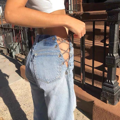 Jean taille haute délavé bleu clair avec chaîne