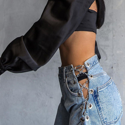 Jean taille haute délavé bleu clair avec chaîne