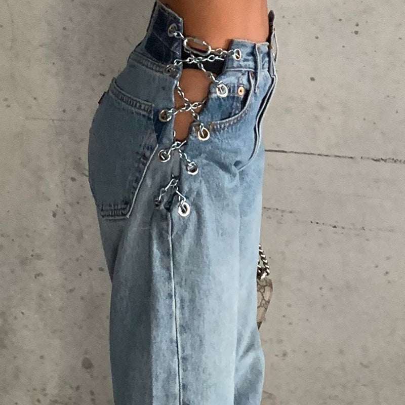 Jean taille haute délavé bleu clair avec chaîne